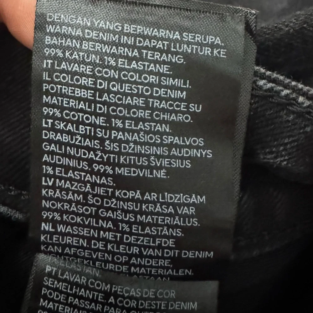 H&M Men’s Regular Fit Coupe Standard Black Jean